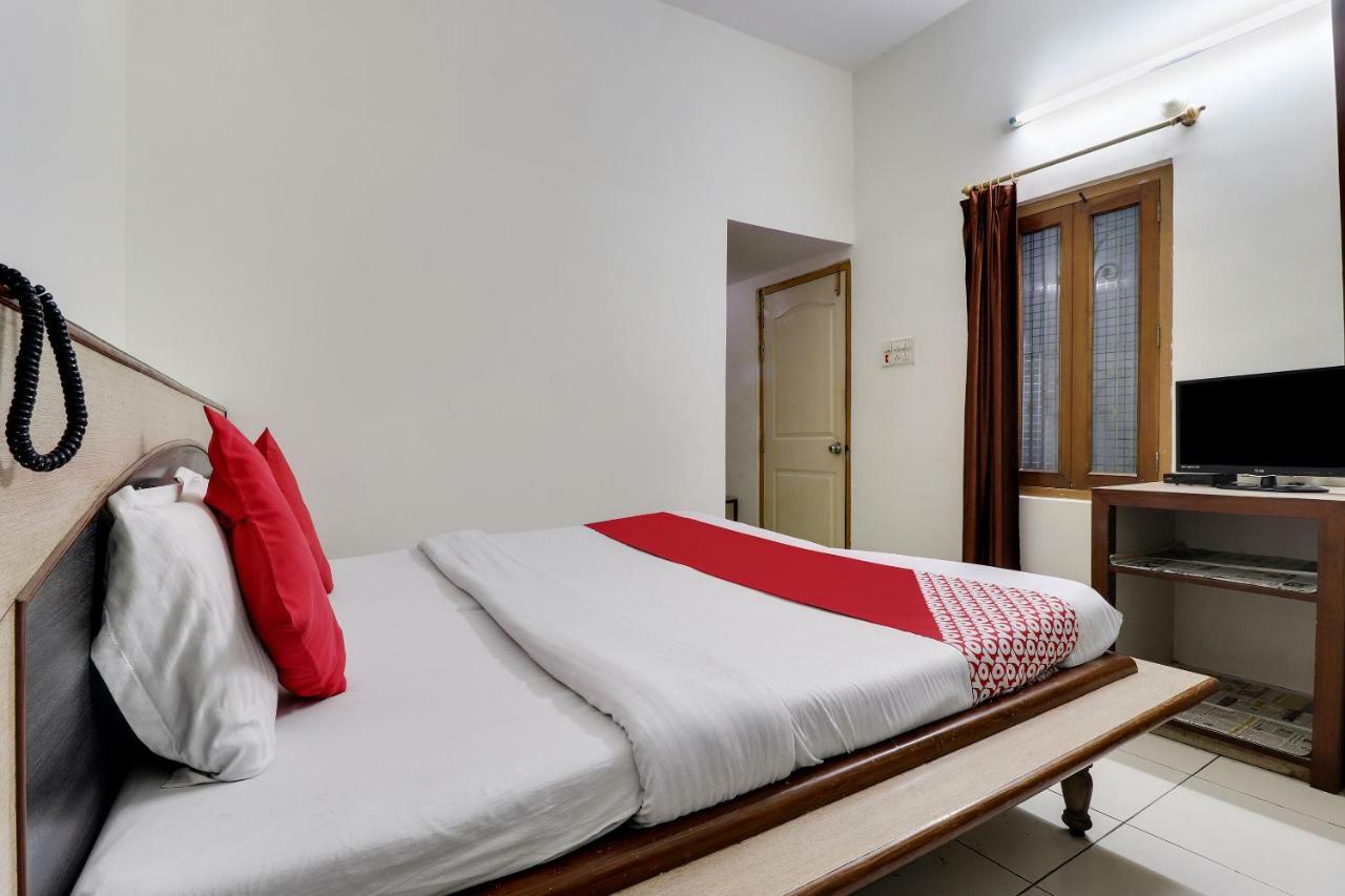 Oyo 45398 Kunal Hotel Etawah Exterior foto