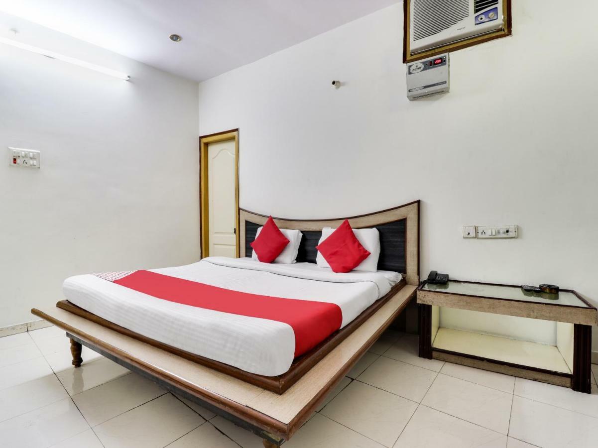 Oyo 45398 Kunal Hotel Etawah Exterior foto